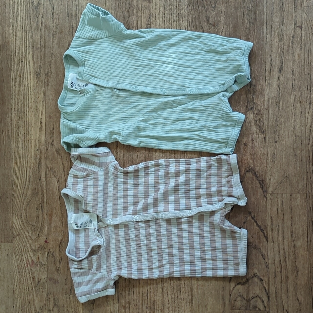 H&M Boys Short Sleeve Rompers 4-6m